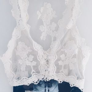 Floral Crochet 3 Button Sleeveless Blouse!